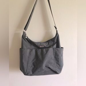 Vintage Baggallini Hobo Bag Charcoal exterior Fushia Interior